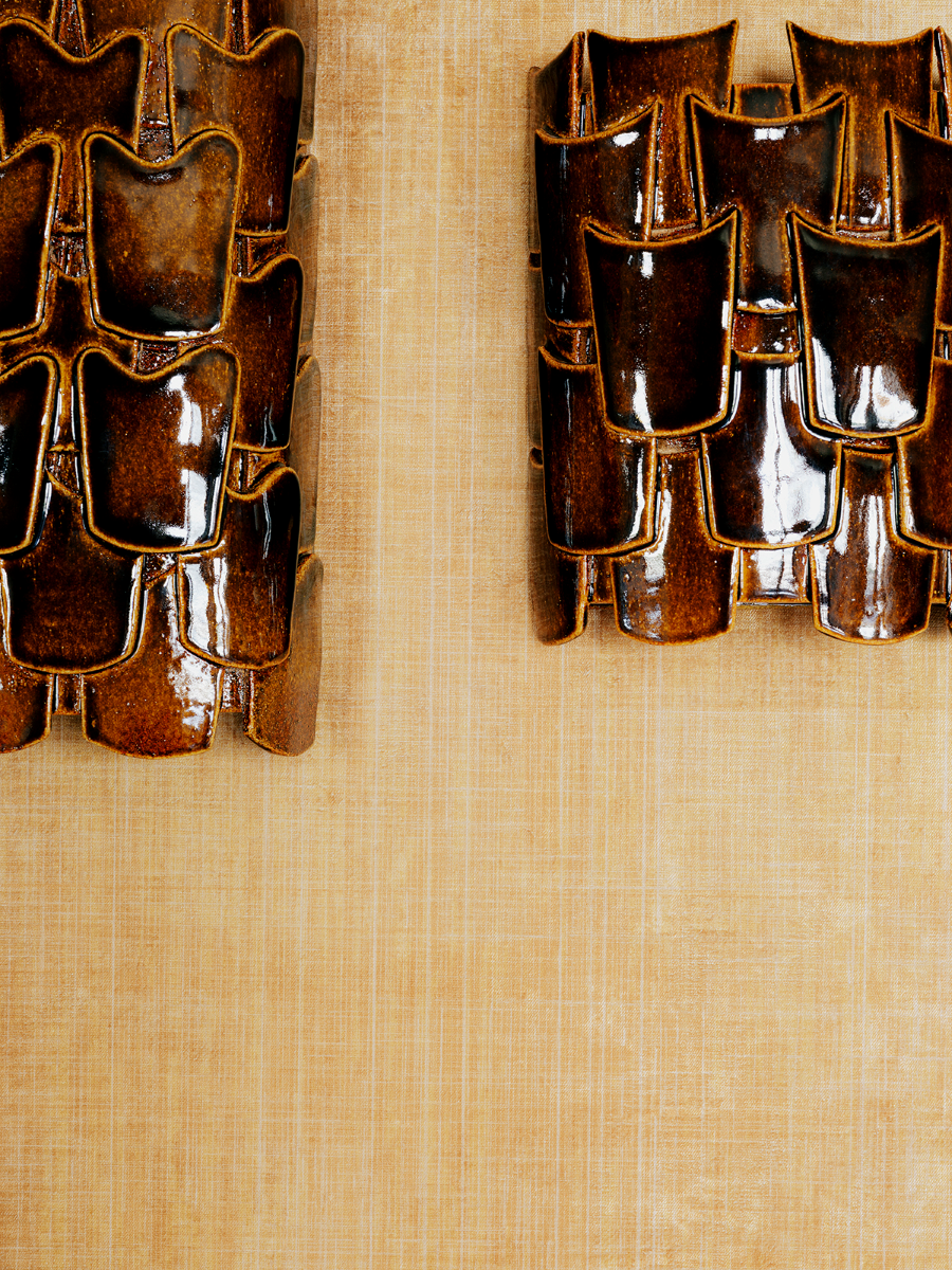 L'applique Sève en exclusivité chez Caroline Andréoni La Maison, tire son nom de la nature, source d'inspiration intarissable de la créatrice Adeline Delesalle. Faisant référence à l'essence même des plantes, la collection Sève s'apparente à des feuilles stylisées de par ses formes et ses empiècements.