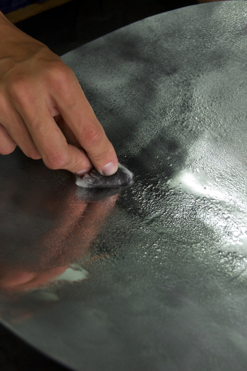 Marion Mezenge luminaire, applique sigri en aluminium brossé. Double éclairage bougie et led. 