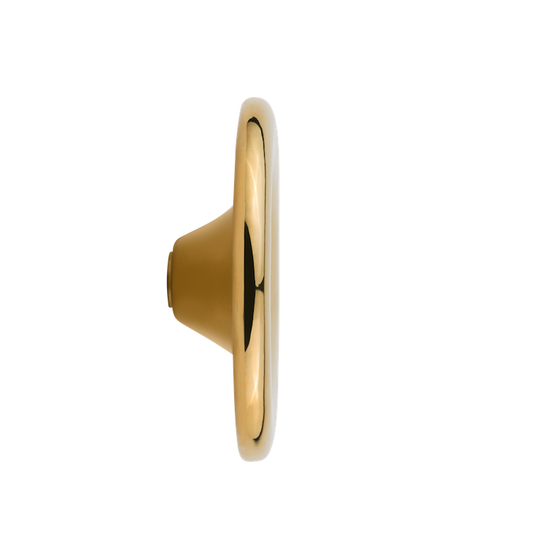 Le bouton de meubles Cava en laiton est fabriqué à la main selon la technologie de moulage traditionnelle en Pologne, par des artisans expérimentés.  Tel un bijou, il se caractérise par ses lignes minimalistes et élégantes.