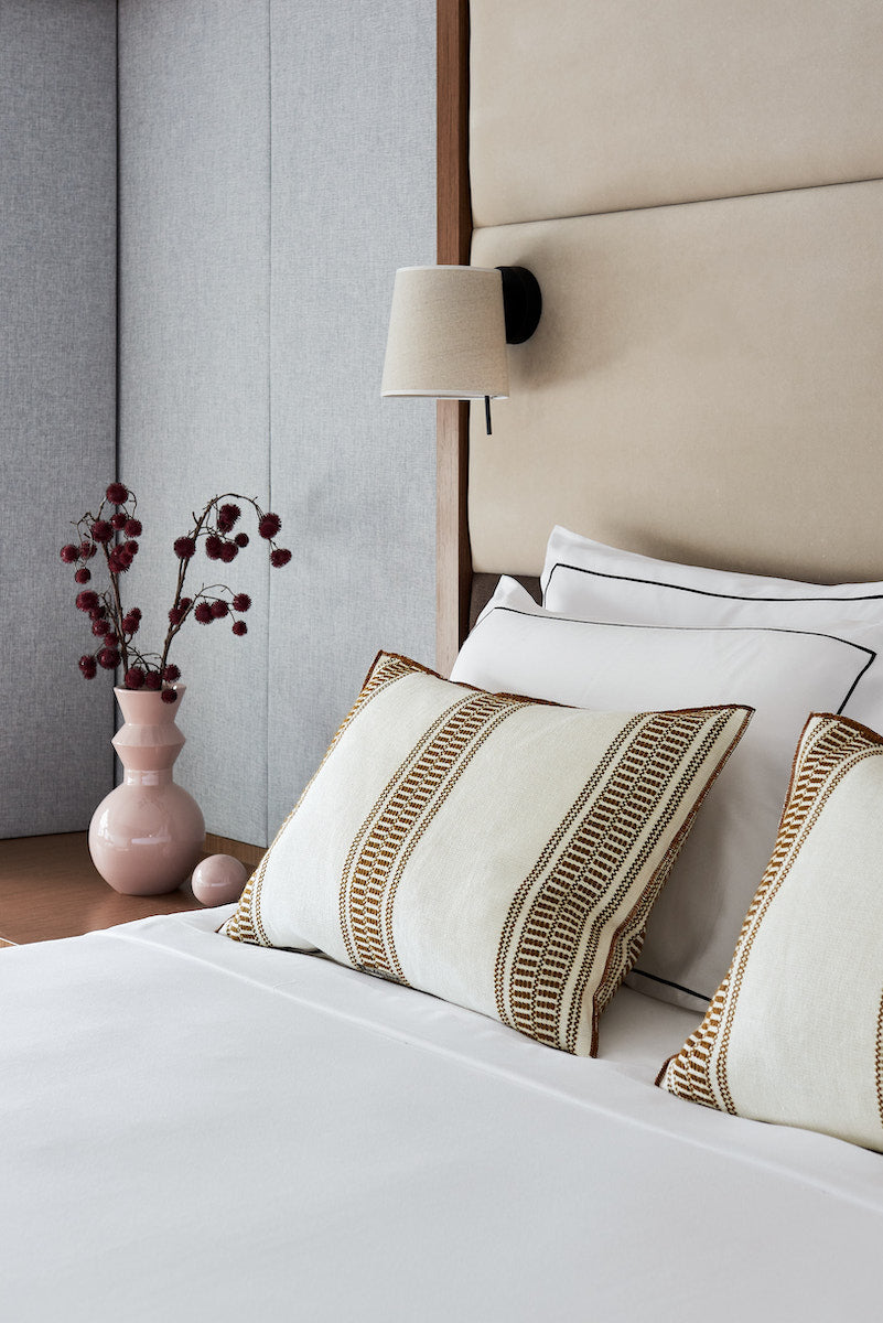 Pino Rose de Parma Vase by Caroline Andréoni