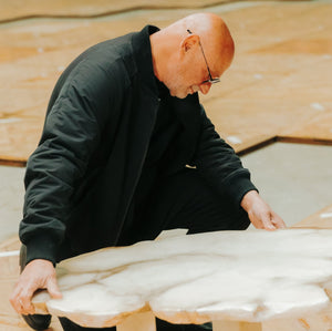 alain-ellouz-salon-révélations-table-basse-vesuve-caroline-andréoni-la-maison-photographe-saint-ambroise