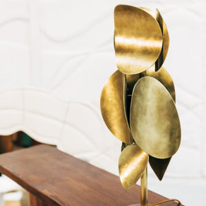 laura-atelier-demichelis-salon-révélations-lampe-à-poser-luminaire-echo-bronze-caroline-andréoni-la-maison-photographe-saint-ambroise