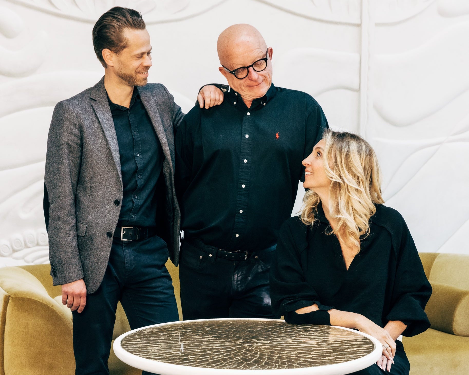caroline-andreoni-antoine-atelier-pictet-bruno-staff-espaces-volumes-table-salon-révélations-caroline-andréoni-la-maison-photographe-saint-ambroise