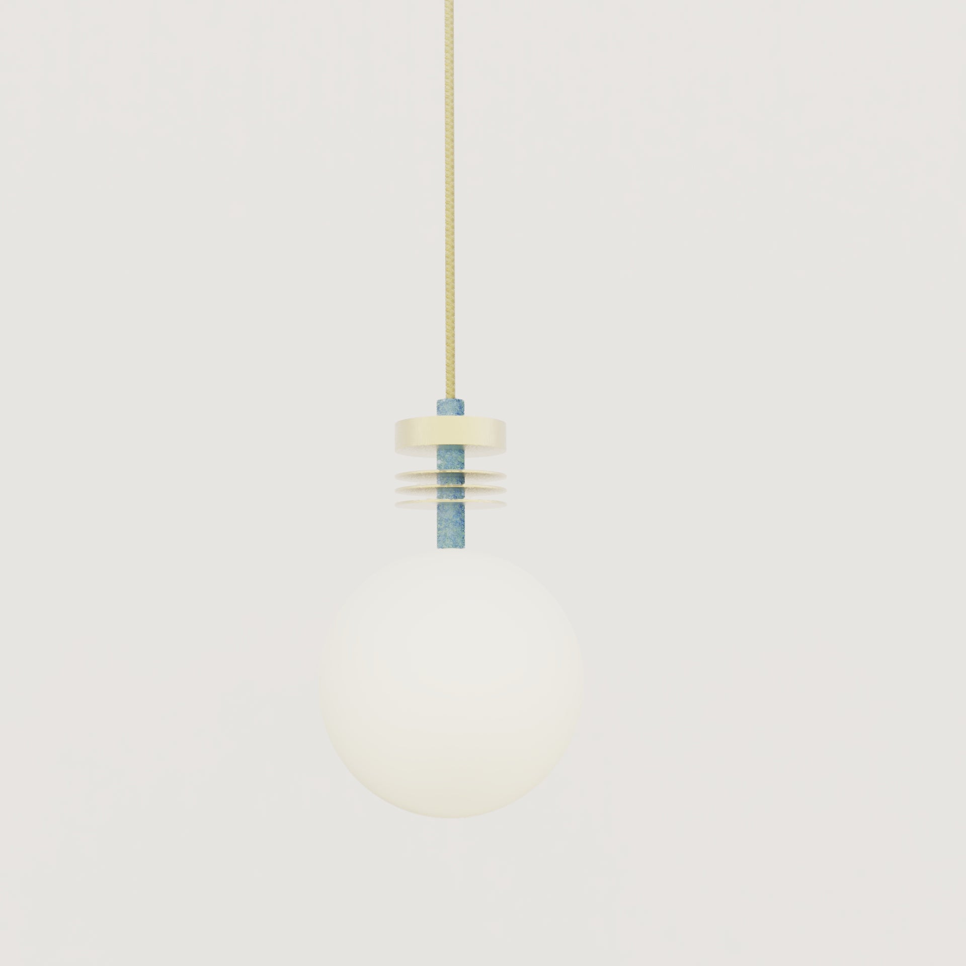 Le métal déployé est devenu la marque de fabrique reconnaissable du studio Marine Breynaert. Les abat-jours forment une dentelle régulière. La lumière vit à travers la maille, elle n'est pas figée, elle se déplace et dessine des ombres changeantes.  Ces lampes sont adaptées pour l'éclairage d'un salon, sur une étagère ou une enfilade, ou dans la chambre sur une commode. La composition des pieds de lampe et le travail des laitons rendent chaque pièce unique.