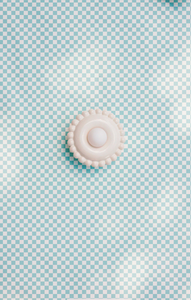 Comme une envie de casser les angles, cette collection Luna tout en rondeur est une ode à la douceur avec une touche très décorative et intemporelle.

La première de la collection Luna est née d’une envie personnelle, lors de leur emménagement : créer des appliques murales comme des bijoux de mur, capables de dialoguer aussi bien avec un fond uni qu’avec un papier peint à motif.

Depuis, la collection s’est naturellement déclinée en plusieurs formats.