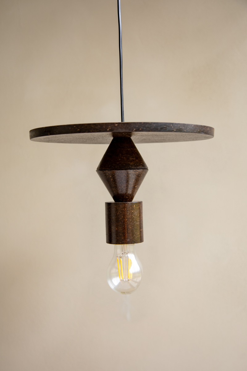 La suspension Gaia a été pensée et dessinée en interne par leur studio de création basé en Normandie. Son design épuré est conçu de façon modulable afin de vous proposer une composition presque infinie de style.

À travers cette création, nous souhaitons valoriser l’artisanat français et pousser la définition du durable jusqu’à son apogée ; vous permettant de changer de style, sans changer de luminaire. Ses modules sont fabriqués en Ile-de-France dans un atelier confectionnant la matière première.