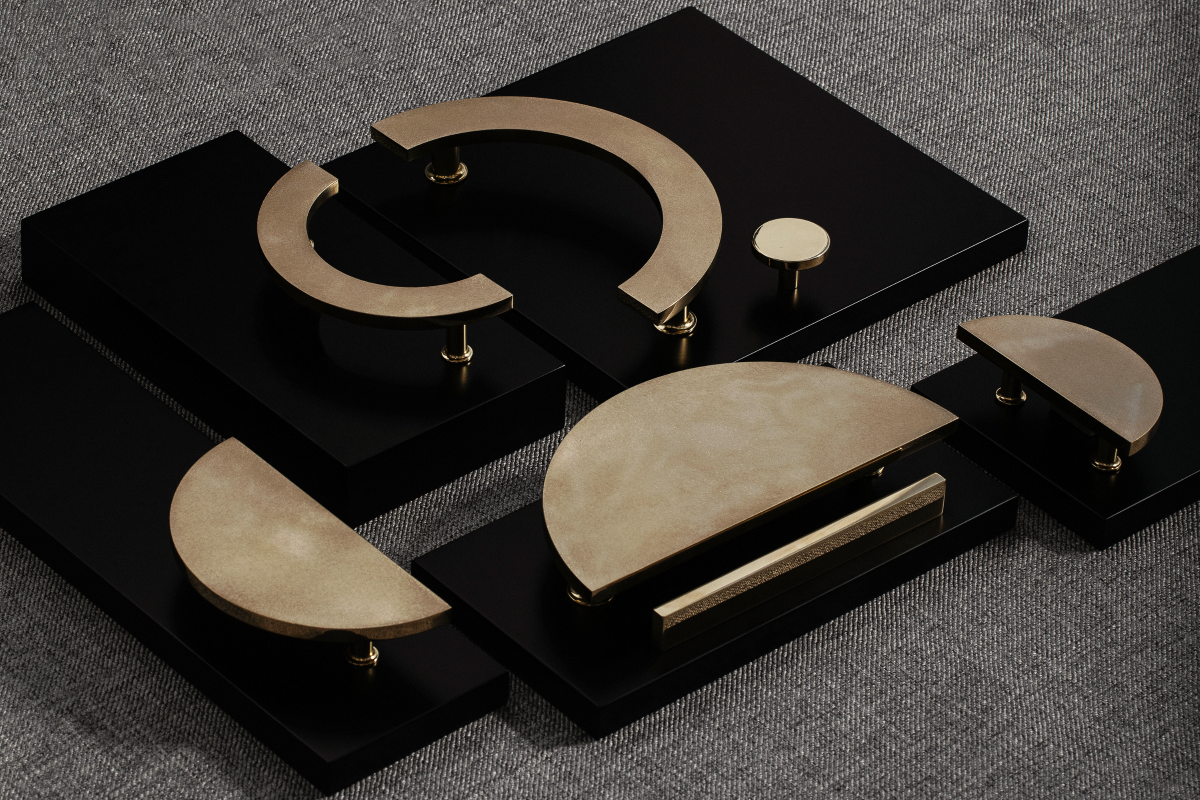 La poignée de meubles Nusu appartient à la Modern Collection de chez PAP DECO.

Elle est une proposition pour les amateurs de design avec sa forme de demi-lune en laiton. Grâce à sa forme géométrique, elle s'harmonisera avec les portes et les façades d'armoires.

Disponible en trois tailles.