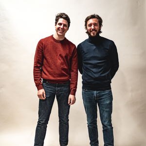 ALMA ÉBÉNISTES est née de l’association d’Alexis Malmezat et Martin Jouanneteau, artisans passionnés qui conçoivent du mobilier haut de gamme depuis leur atelier en région parisienne. 
Leur approche mêle exigence esthétique, sens du détail et recherche de durabilité, au service de créations uniques ou en petite série, pour des clients publics et privés. 