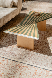 Graphique et épurée, la table OPTIQUE se démarque par le travail rigoureux de marqueterie en sycomore ondé naturel et en sycomore ondé teinté.

Elle peut être déclinée en différentes couleurs et tailles sur demande. Veuillez nous contacter par mail pour un devis.