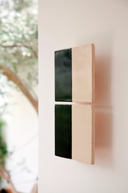 Les Tiles sont des appliques murales réalisées par Violaine d'Harcourt en collaboration avec la designer hollandaise Marianne Smink. Utilisant le procédé de la sérigraphie, l'appliqué Tiles G est ainsi coloré d'un noir et d'un beige représentant la céramique brute. L'ampoule, cachée derrière un carreau, diffuse un éclairage indirect, créant un effet de clair-obscur et un éclairage très doux.