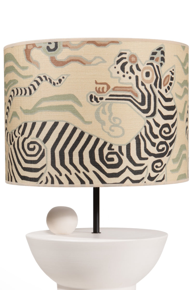 Abat jour en tissu 100% lin, dessin invitant au voyage, lumière douce et chaleureuse par Caroline Andréoni La Maison.