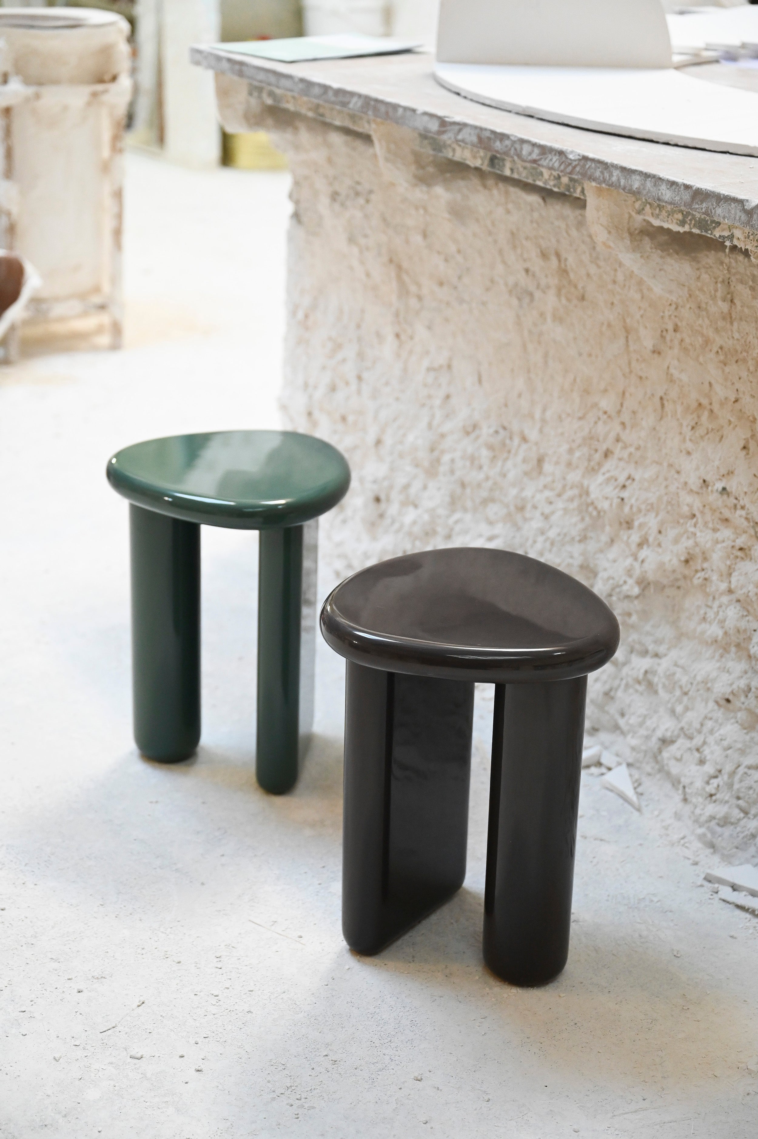 Enna end table - Antique Black by Caroline Andréoni
