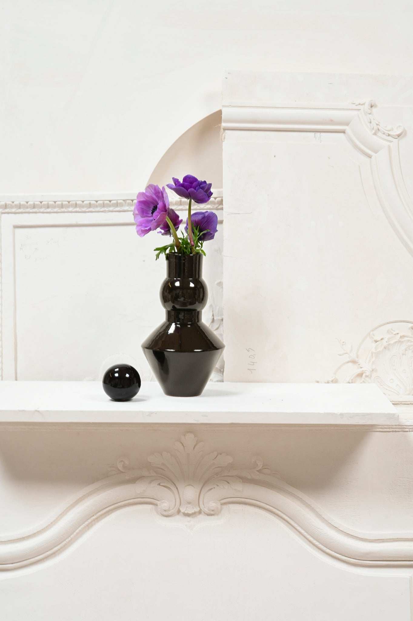 Antique Black Pico Vase by Caroline Andréoni 
