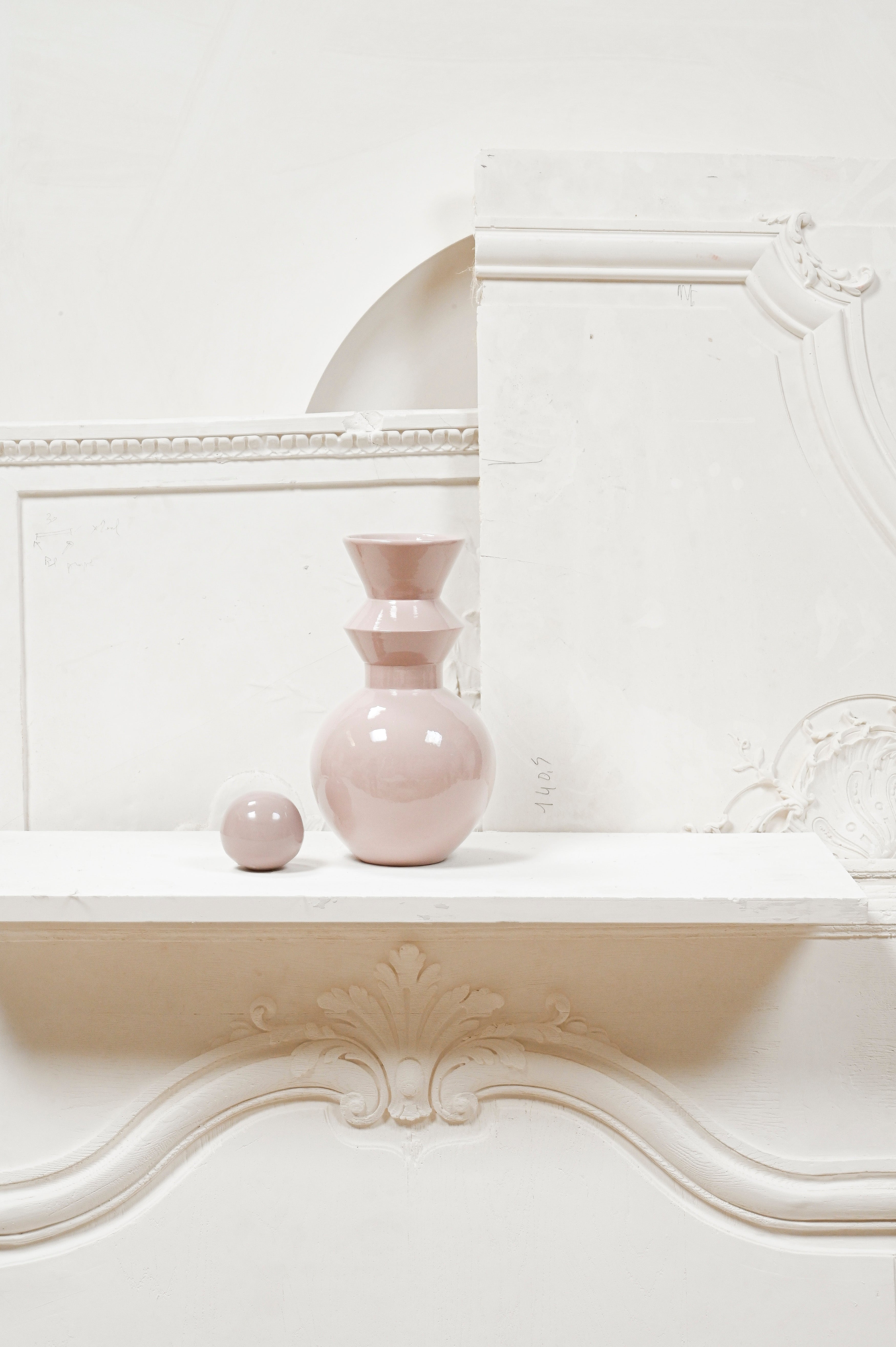 Pino Rose de Parma Vase by Caroline Andréoni