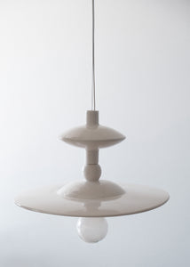 Lampe suspension Stella, en céramique tournée à la main en Italie. Création issue de la collection Libre comme... par Caroline Andréoni & Léa Ginac.
