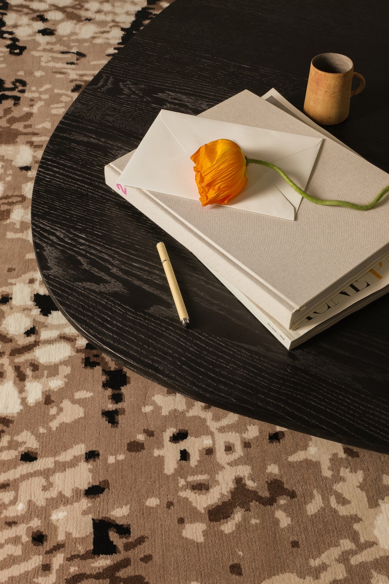 Table basse Maho -  Bois de chêne teinté par Caroline Andréoni