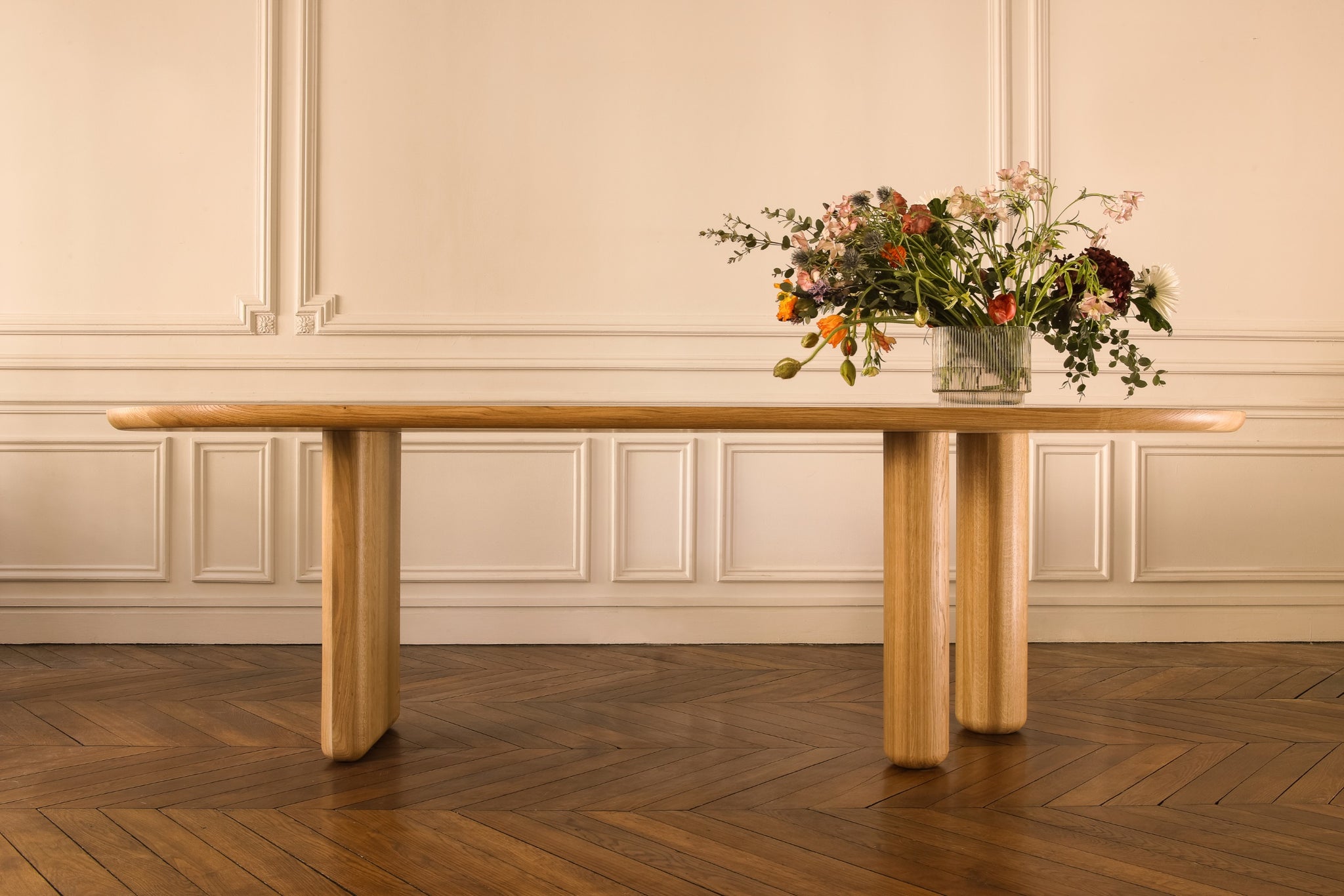 Table basse ovale en bois de chêne clair massif - Caroline Andreoni –  Caroline Andréoni La Maison